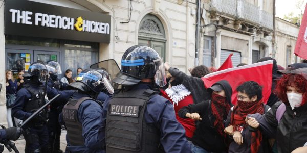 epa13276766 High school students face riot police during a protest over conditions in the education system in Montpellier, southern France, 02 October 2026.  EPA/HORCAJUELO GUILLAUME